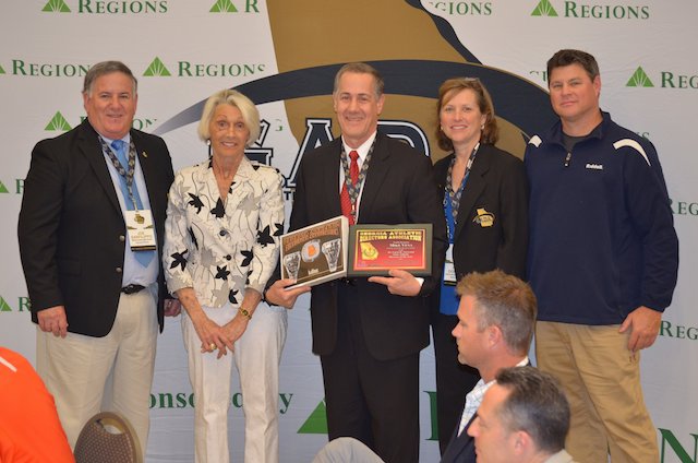 Vena wins state, national awards