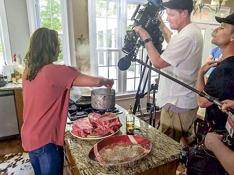 Peachtree City’s cooking cops dish up TV ‘Slaw a...