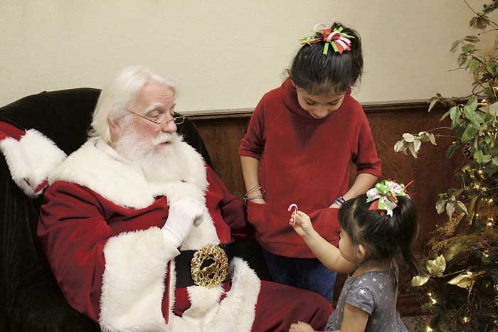 Santa arrives in Peachtree City