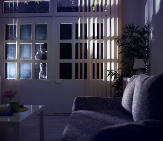 Teen yells to burglar, ‘I’ve got a gun’; intrude...