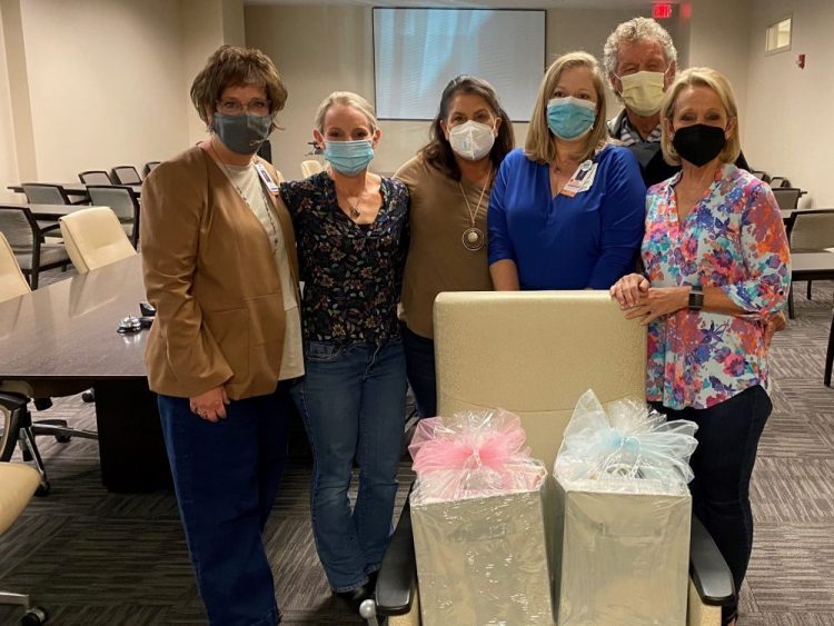 Family Behind Christmas Lights Display Donates t...