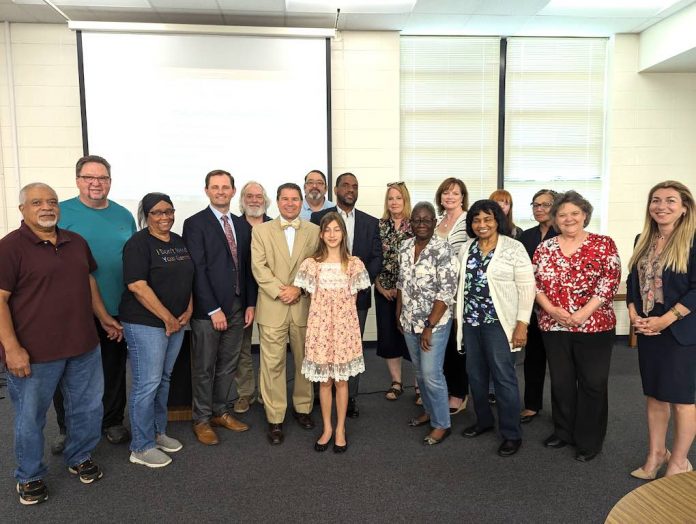 State Court Judge Jason Thompson (center in light suit)stands with interns and visitors. Photo/Fayette State Court.