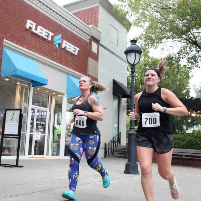 Runners in a previous The Avenue Labor Day race. Photo/The Avenue.