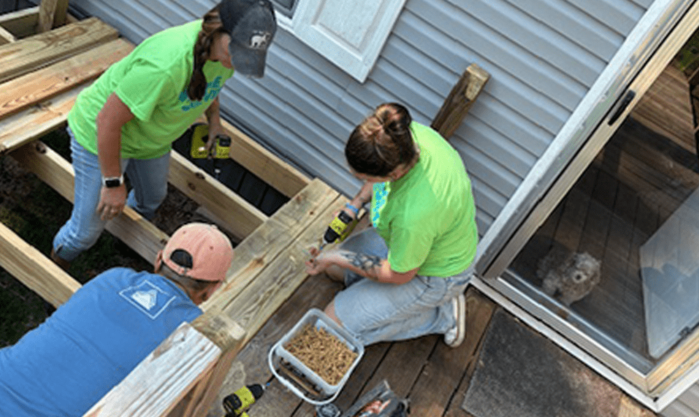 #ServeCoweta Day brings 215 volunteers to help n...