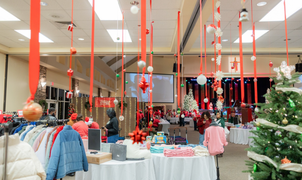 New Hope Baptist Church Hosts 2nd Annual Christm...