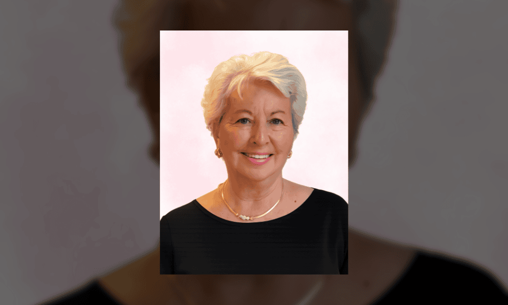Waynne Susanne Carr, 82