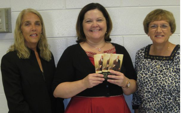 Group provides Constitution to students