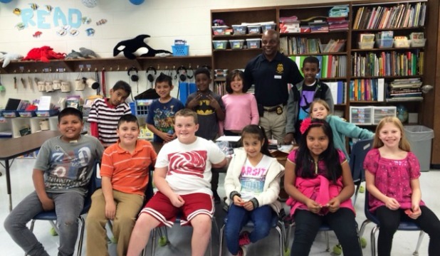 FBI agent works with student detectives