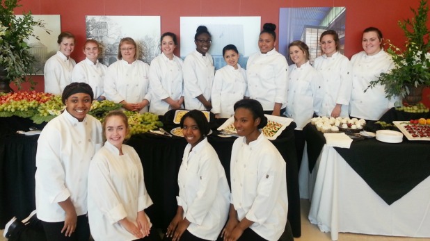 Students cater event honoring Deal