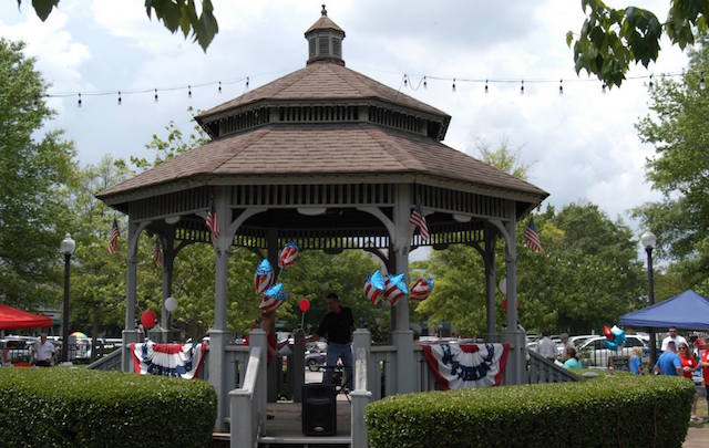 Campaign rally is Oct. 15