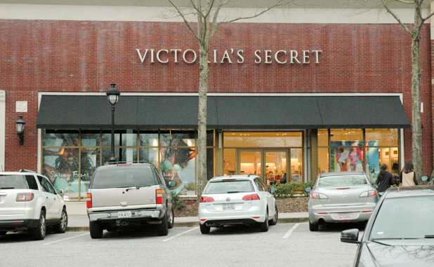 2 men grab ‘Secret’ apparel at The Avenue and run