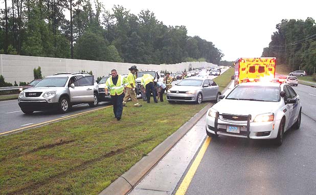 5-car crash on highway sends two PTC cops to are...