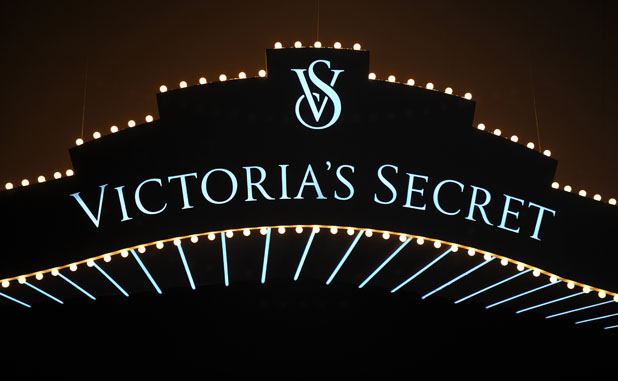 Burglars bust through door at Victoria’s Secret ...
