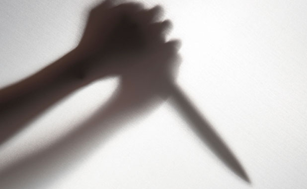 Man stabbed in face in phone fracus